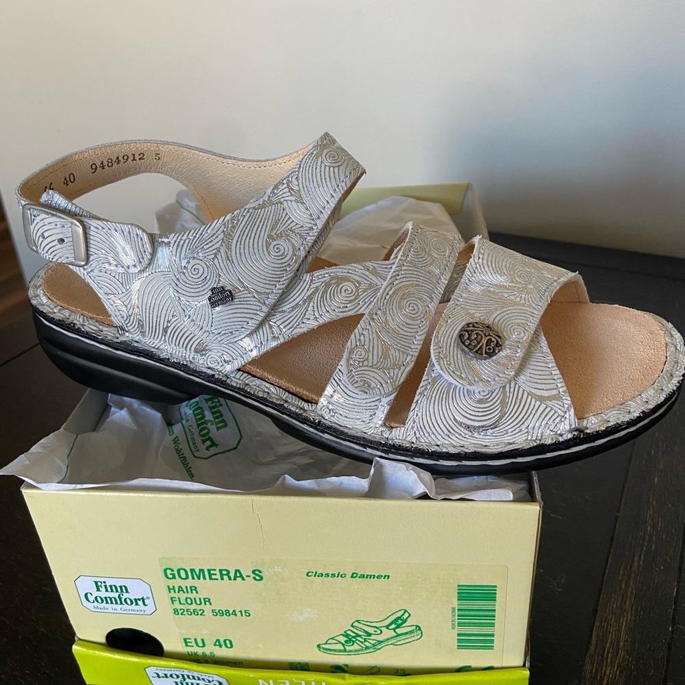 Finn Comfort sandals. Style: Gomera Color: Hair Flour (Silver) Size: EU 40.NEW!